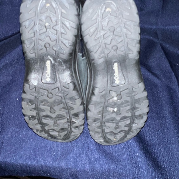 Columbia women size 6 1/2 worn but in good condition - Picture 5 of 6